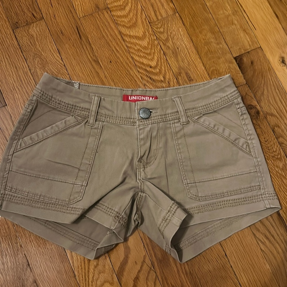 Unionbay Shorts Stretch - Tan / Beige Color with pockets front and back